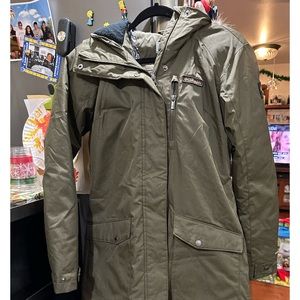 Columbia Women's Little Si™ Insulated Parka stone green w/faux brown fur hat med